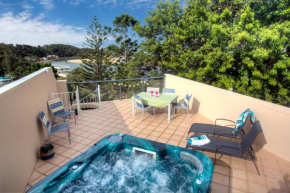 oceanview 6 with rooftop terrace & spa, Nambucca Heads